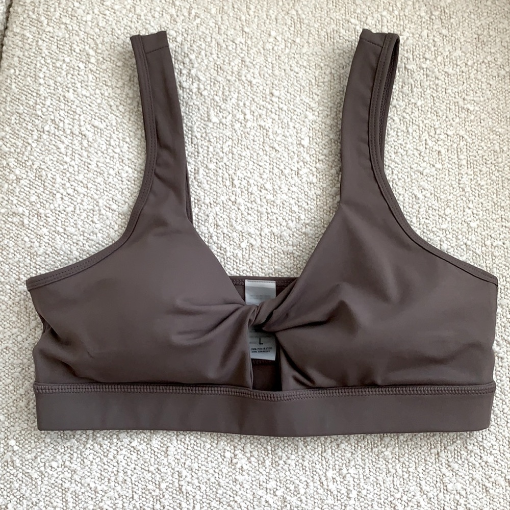 New without tags, Womens Caraloren sports bra. Size large, color-mocha.